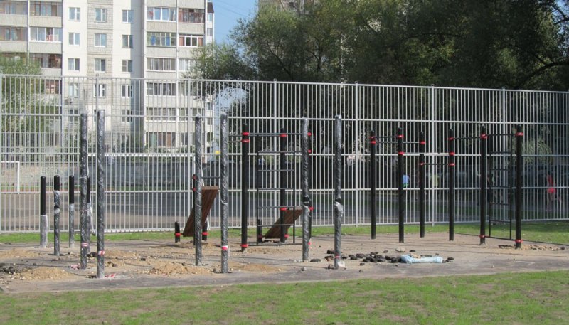 Площадка для воркаута в городе Тверь №4790 Маленькая Современная фото